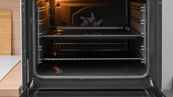 Adeus mau cheiro: colocar folhas de hortelã no forno é a dica simples do TudoGostoso que vale testar