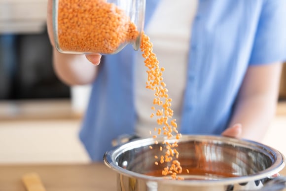 O truque simples com vinagre para cozinhar lentilha sem desmanchar e deixar o prato mais saboroso só o TudoGostoso te ensina