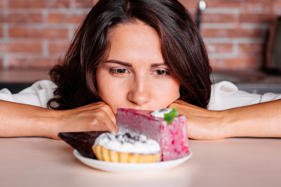 Pra não surtar querendo doce na dieta: 4 dicas infalíveis de especialista em emagrecimento que 2024 já chegou!