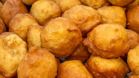 Bolinhos saudáveis e crocantes feitos na airfryer (Créditos: Shutterstock)