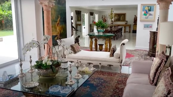 Casa era ampla e decoração tinha obras de arte e objetos pessoais de Hebe (Créditos: Reprodução / YouTube @felipehcamposoficial)