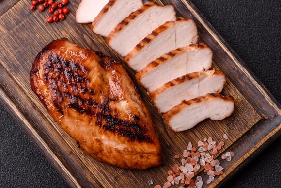 Transformei filé de frango simples em um prato irresistível com essa mistura secreta de temperos