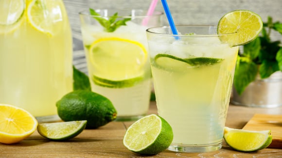 Fazer limonada é simples e fácil, mas com essa dica fica melhor até que a de restaurante