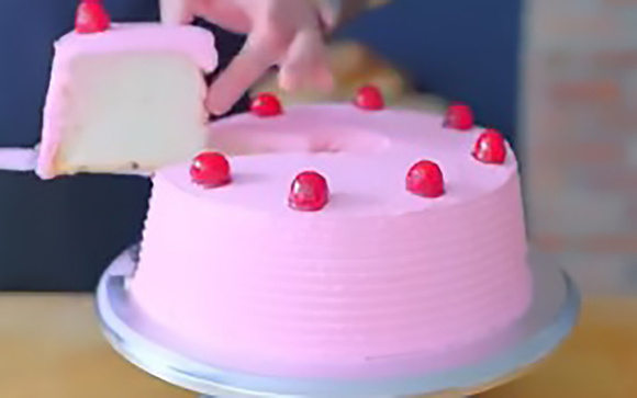 "Bolo mais leve do mundo": conheça o bolo dos anjos e sua textura única e deliciosa