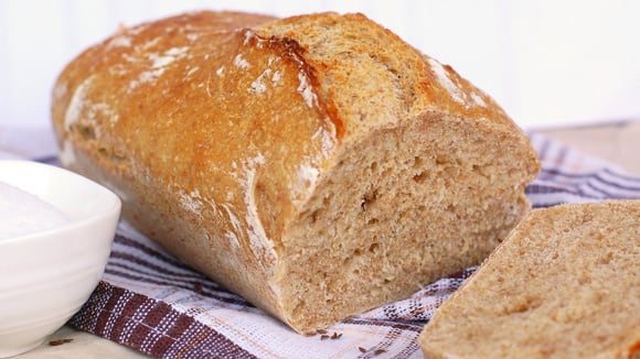 Pão de grão-de-bico: aprenda a fazer essa alternativa saudável, sem glúten e rica em proteínas