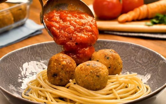 A almôndega de grão de bico é a receita perfeita para acompanhar um espaguete (Créditos: TudoGostoso)