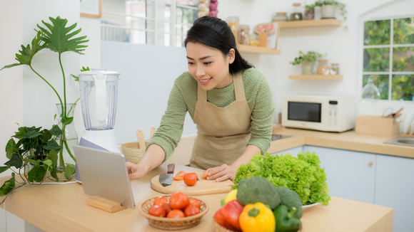 Comprei este iPad com quase R$ 2 mil de desconto e agora tenho minhas receitas favoritas na palma da mão
