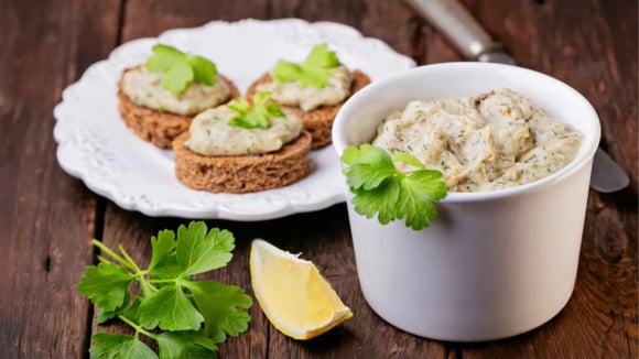 O patê de cream cheese com abacaxi é perfeito para os dias quentes. (Créditos: TudoGostoso)