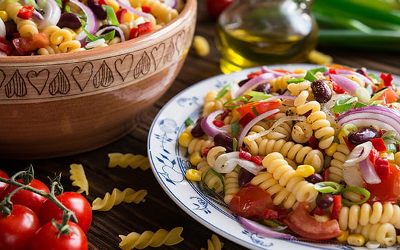 Blanca Martín, nutricionista: "Se você comer um bom prato de massa ou algo rico em carboidratos, coma antes uma pequena salada verde para evitar um pico de açúcar"