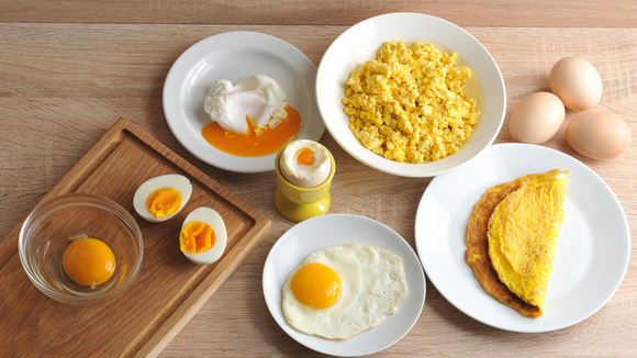 Posso comer ovos todos os dias? Entenda a relação do alimento com o colesterol e qual quantidade é considerada saudável