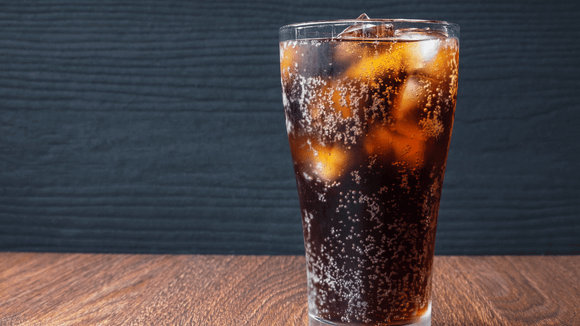 Os refrigerantes podem ser ainda mais prejudiciais do que já sabíamos; os inibidores de frutose tornam isso evidente