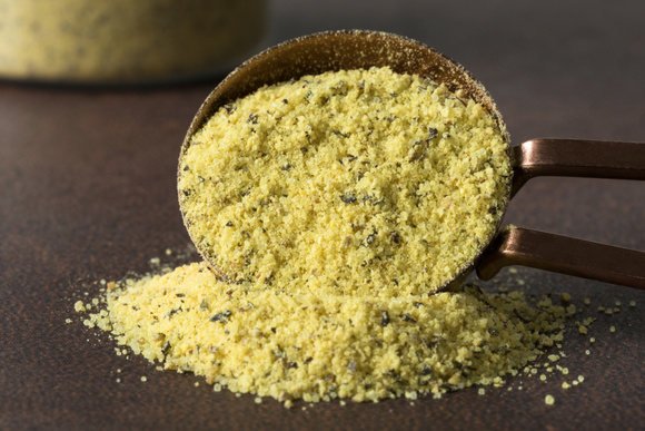 O lemon pepper traz um toque cítrico e levemente picante à pipoca. (créditos: Shutterstock)