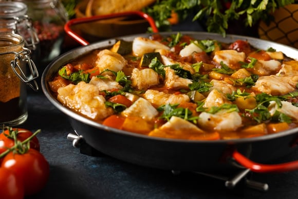 Essa receita é a maior herança que a minha avó: caldeirada de peixe à portuguesa é o prato que não pode faltar nos almoços em família