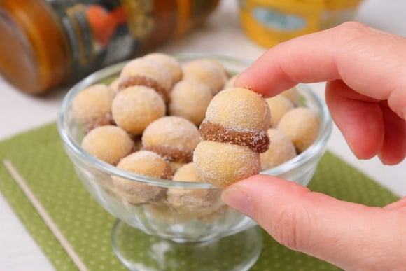 Os biscoitinhos mais deliciosos que você vai experimentar: massa amanteigada que desmancha na boca e recheio cremoso de doce de leite
