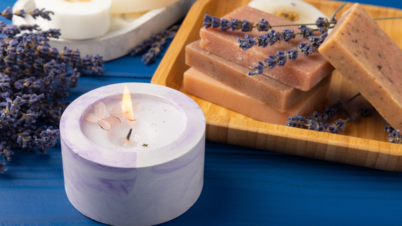 Você nunca mais vai gastar uma fortuna com velas perfumadas depois que aprender como fazer em casa, até seus vizinhos vão querer!
