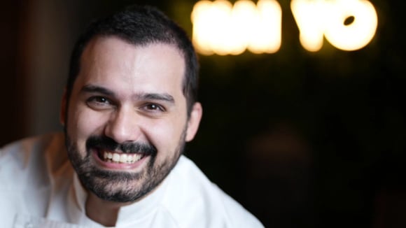 De entregador de leite a chef de cozinha: ele passou 26 anos trabalhando com vendas e hoje comanda a cozinha de um restaurante especializado em gastronomia asiática