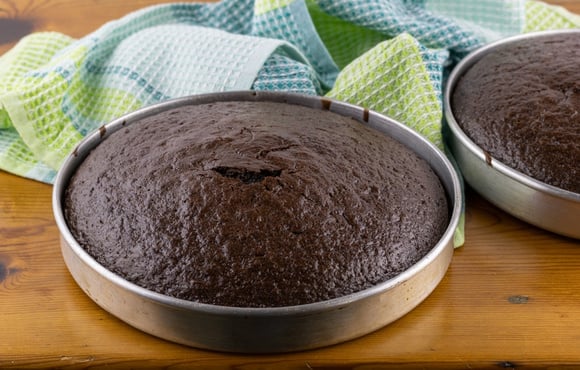 "É só misturar no liquidificador e rapidinho tá pronto": Bolo de chocolate proteico e saudável para café da manhã da nutricionista Thaisa Leal