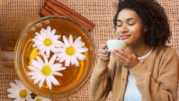 O que acontece se eu beber chá de camomila com canela à noite?