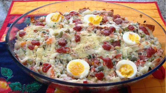 Arroz com seleta de legumes e linguiça ao forno (Créditos: TudoGostoso)