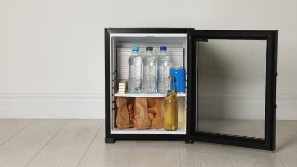 Mini bar: 3 opções de mini geladeiras portáteis para ter mais praticidade!