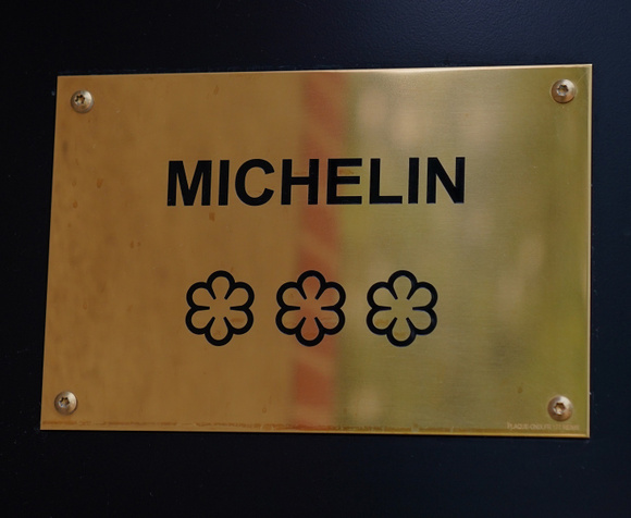 Ganhar o máximo de três estrelas Michelin é um feito que poucos restaurantes no mundo conseguem (Créditos: Shutterstock)