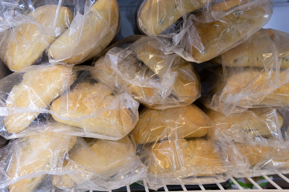 Nunca pensei que diria isso, mas aprendi com uma nutricionista: quem congela pão está no caminho certo!