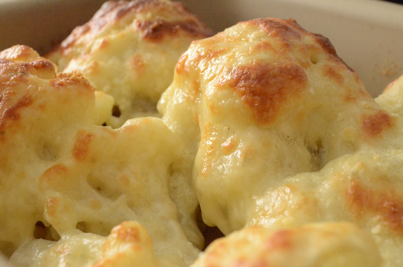 Couve-flor gratinada como você nunca viu: cremosa e douradinha, até quem jura que não gosta de legumes pede bis