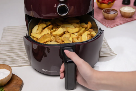 Timer de 60 minutos e temperatura ajustável de 80°C a 200°C para controlar cada receita (Divulgação: Mercado Livre).