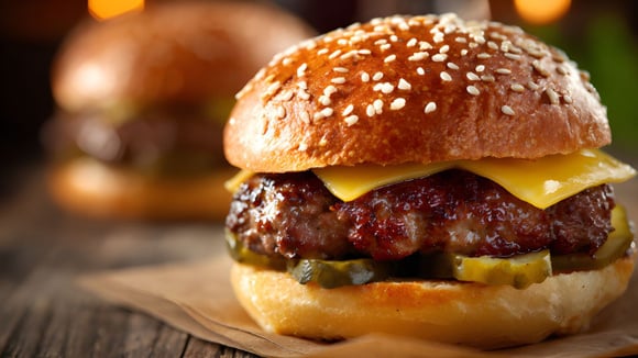 Qual é a melhor carne para hambúrguer caseiro? TudoGostoso revela 3 cortes preferidos dos açougueiros