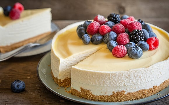 5 receitas de cheesecake com coberturas diferentes para você que ama essa torta de queijo doce