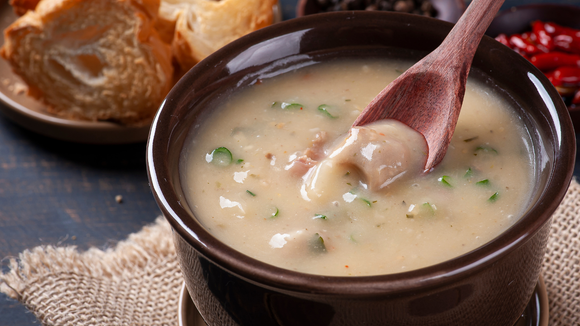 Troquei os caldos tradicionais por essa sopa de mandioca do TudoGostoso e não me arrependi