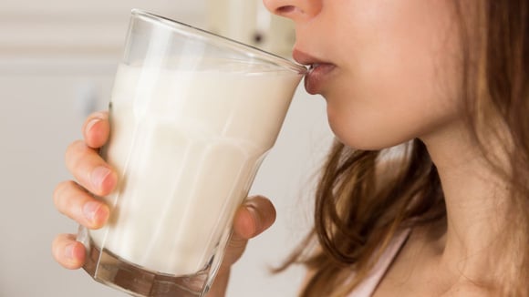 O leite que tem mais cálcio do que até mesmo o leite de vaca, mas ninguém lembra dele