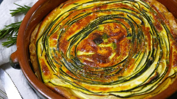Quiche de legumes em caracol: testei essa receita diferente e colorida para o jantar e ficou tão gostosa que dá vontade de fazer todo dia