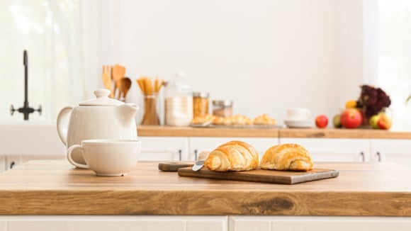 Adeus café da manhã na bancada da cozinha: nova tendência em decoração otimiza o espaço
