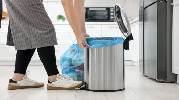 Pequenos cuidados de limpeza evitam o acúmulo de sujeira em itens usados todos os dias (Foto: Shutterstock)
