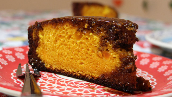 Por que seu bolo de cenoura não fica fofinho? Descubra o erro mais comum nessa receita clássica