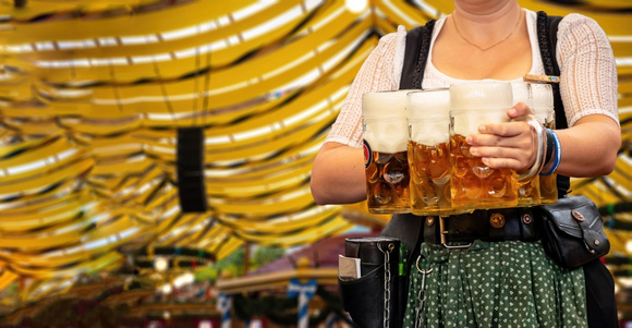 Oktoberfest Blumenau 2023 terá muita cerveja, música típica e concurso para realeza; veja programação completa
