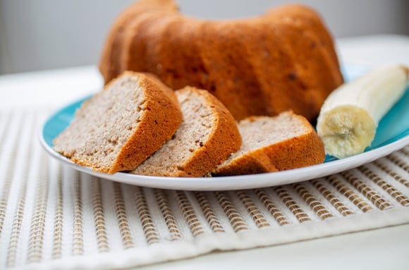 Bolo de banana sem açúcar e sem lactose: como preparar receita simples e saudável