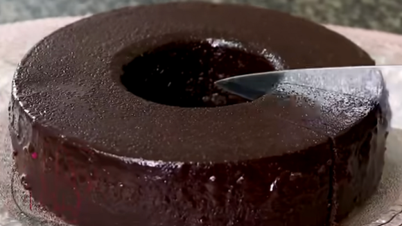 Delicioso bolo de chocolate com apenas 4 ingredientes que faço toda semana aqui em casa
