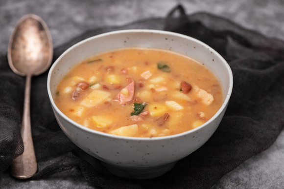 Sopa de batata com bacon e queijo é IRRESISTÍVEL! Saia da mesmice com essa receita quentinha