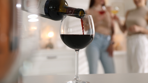 Taninos, acidez e armazenamento adequado são alguns dos fatores que permitem que determinados vinhos evoluam ao longo dos anos. (créditos: Shutterstock)