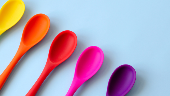 Fui pesquisar os benefícios de uma colher de silicone e agora não posso viver sem uma