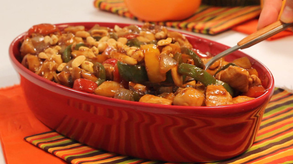 Esse é o meu jantar rápido favorito quando eu não quero gastar tempo na cozinha na segunda-feira à noite: receita de frango xadrez