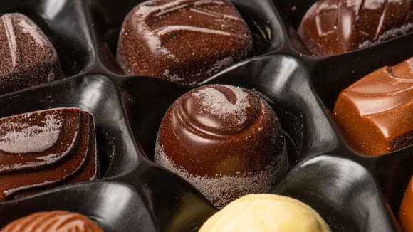 Chocolate esbranquiçado está estragado? Descubra o que são as manchas nas barras e nos bombons e se é seguro consumir