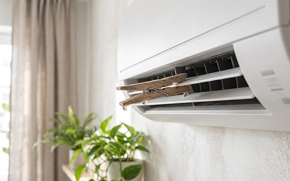 Colocar um pregador de madeira no filtro do ar-condicionado ou ventilador: por que é recomendado e para que serve