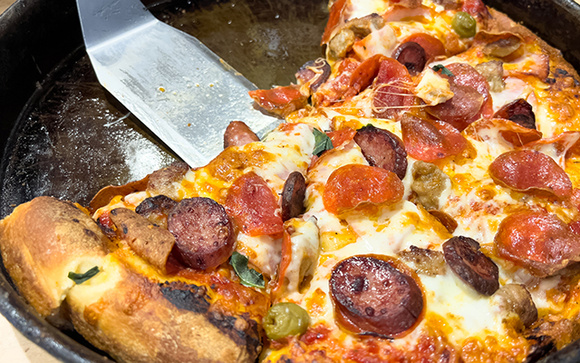 Faço essa pizza de frigideira todo final de semana que estou com preguiça e fica pronta em poucos minutos