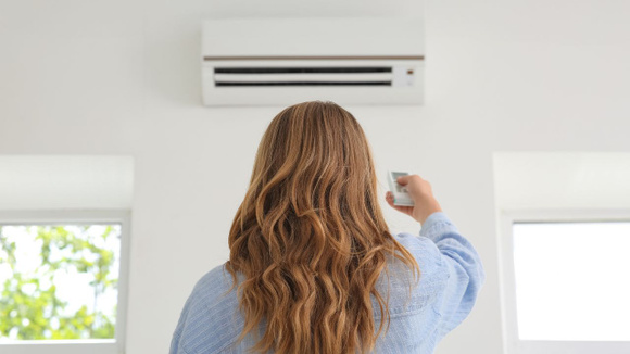 Fazer uma manutenção periódica e garantir uma instalação adequada evitam problemas e inconvenientes com o ar-condicionado (Créditos: Shutterstock)