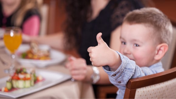 O maior rodízio de fusion food do Brasil fica no Rio de Janeiro: ambiente mágico hipnotiza crianças e adultos com muito entretenimento e comida gostosa