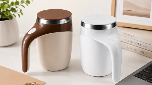 Caneca viral do TikTok mistura café sozinha e está por menos de R$ 50