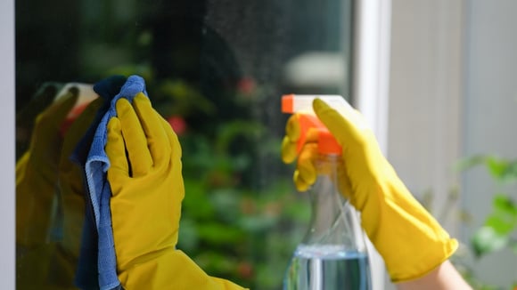 Misturinhas caseiras para limpar a janela blindex na cozinha sem esforço!